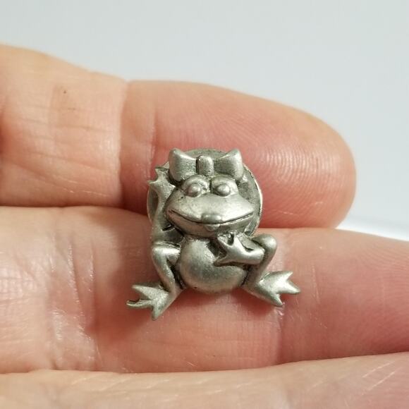 JJ pewter frog pin 6/8" girl frog pin - Picture 8 of 10